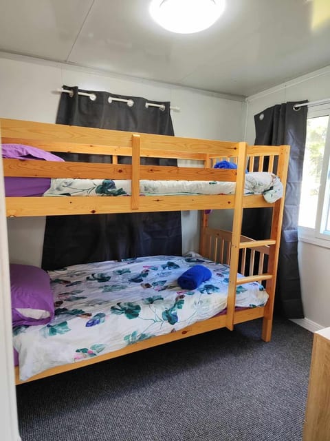 Bedroom, bunk bed