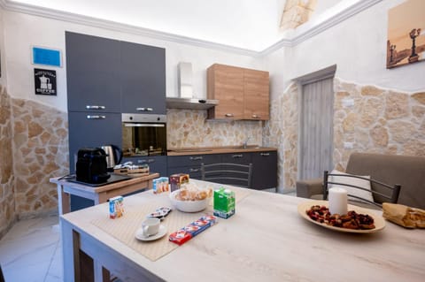 Kitchen or kitchenette, Food, pet friendly, stove