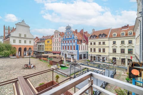 Nearby landmark, Neighbourhood, City view, Street view