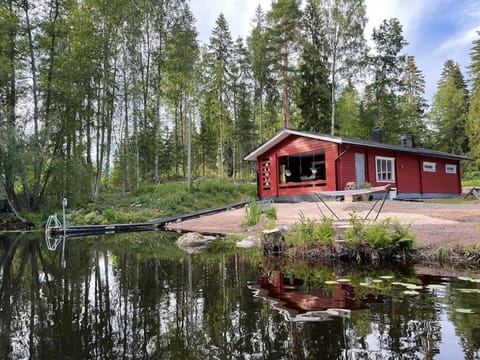 Katiskosken joenrantamökki Villa in Finland