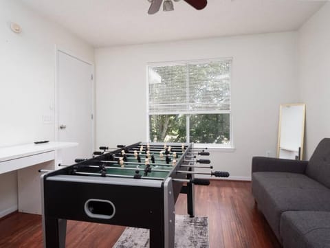 Spacious Condo Mins to Shands, University, & DOWNTOWN! Apartment in Gainesville