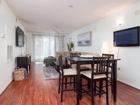 Spacious Condo Mins to Shands, University, & DOWNTOWN! Apartment in Gainesville