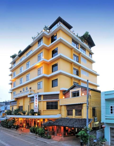 Property building, Restaurant/places to eat, Breakfast