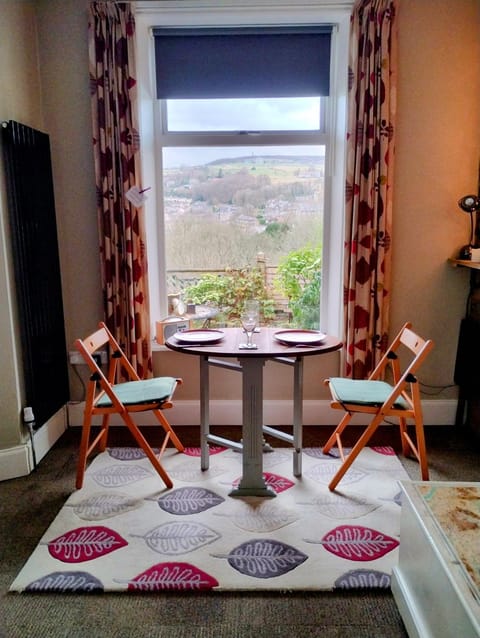 The Cabin - Great Views, Garden, Netflix, Near Town Cabin in Hebden Bridge