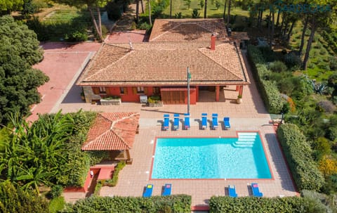 Villa Girasoli con piscina privata e SPA a 2km dalla spiaggia Villa in Sardinia