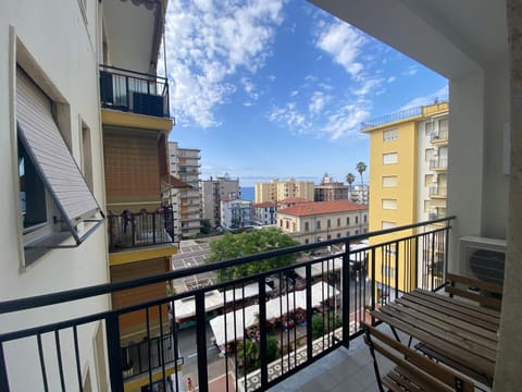 Property building, Balcony/Terrace, City view