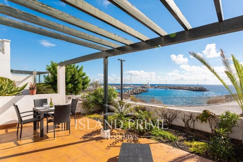 View (from property/room), Balcony/Terrace, Dining area, Sea view