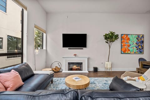 Communal lounge/ TV room, TV and multimedia, Living room, Seating area, Evening entertainment, flat iron