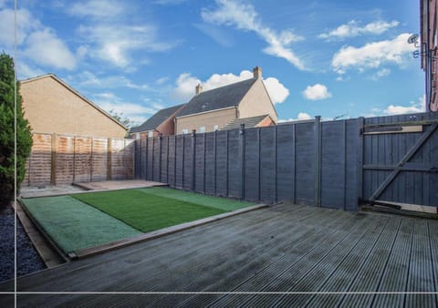 Large Family House - 5 Beds, 3 Baths, Full Kitchen Apartment in Huntingdonshire District