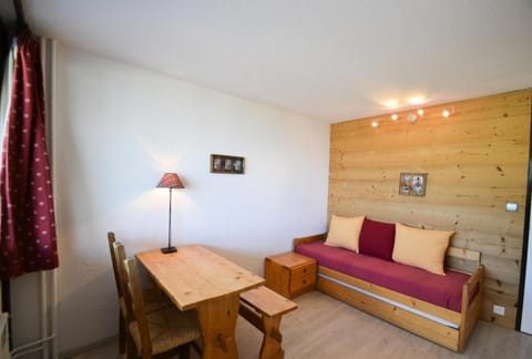 Bed, Living room