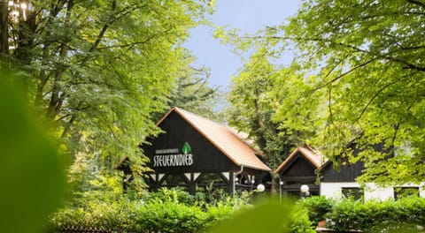 Property building, Restaurant/places to eat, Garden, Area and facilities