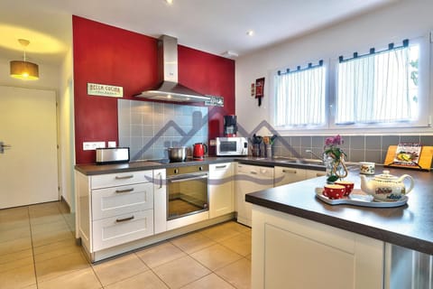 dishwasher, minibar, pet friendly, stove, toaster