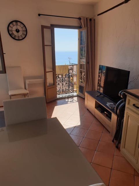 Duplex vue mer 50m de la plage des Sablettes Apartment in Menton