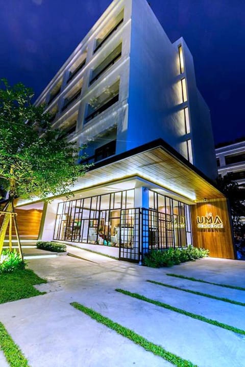 Facade/entrance