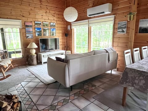 Communal lounge/ TV room, TV and multimedia, Living room, Photo of the whole room, Seating area, Dining area, Evening entertainment, Garden view, Inner courtyard view, air conditioner