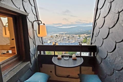 Balcony/Terrace, City view, Lake view, Landmark view, Mountain view