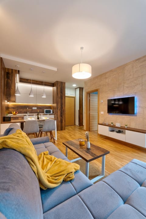 Communal lounge/ TV room, Bed, Living room