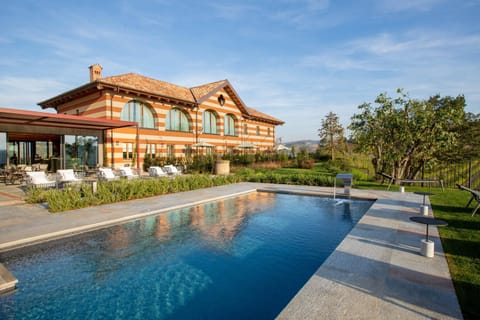 Property building, Day, Garden view, Pool view, Swimming pool