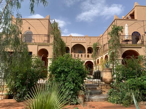 Property building, Restaurant/places to eat, Swimming pool, Breakfast