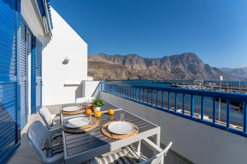 Natural landscape, View (from property/room), Balcony/Terrace, Food and drinks, Dining area, Food, Landmark view, Mountain view, Sea view