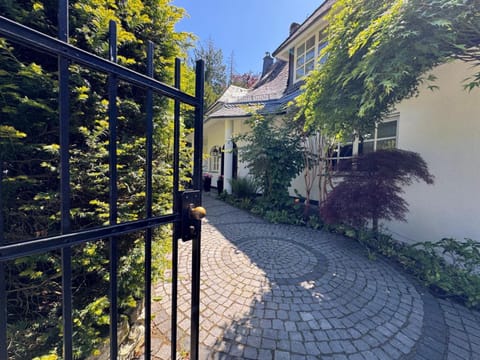 Property building, Street view