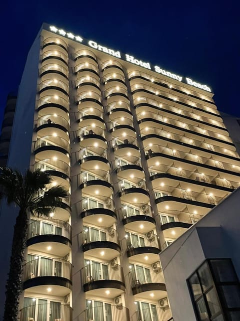 Property building, Facade/entrance, Night