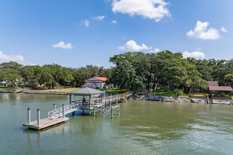 Saint Helena 129 Bay Point Road 1 House in Saint Helena Island