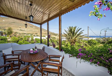 Spring, Day, Garden, View (from property/room), Balcony/Terrace, Dining area, Garden view, Sea view