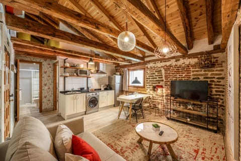 Communal lounge/ TV room, TV and multimedia, Kitchen or kitchenette, Living room, Seating area, Dining area, minibar