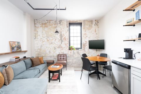 Spacious Luxury 2BR Apt Near Fiserv with Parking Apartment in Milwaukee