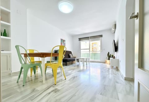 Living room, Lounge or bar, Seating area, Dining area
