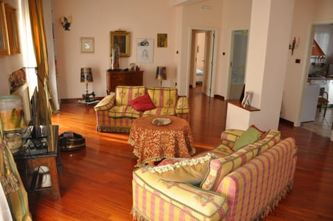 Lounge or bar, Photo of the whole room