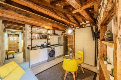 Kitchen or kitchenette, Living room, minibar, stove, washing machine