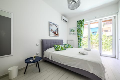 Bed, Photo of the whole room, Bedroom, towels, air conditioner