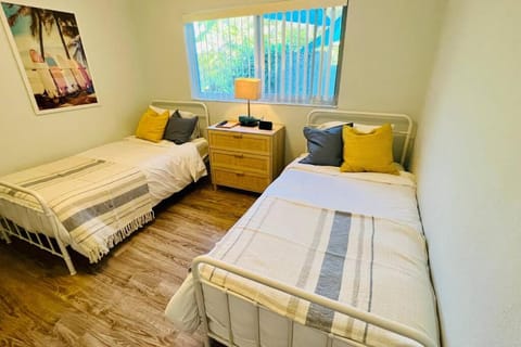 Luxury 2/2 private oasis w/Hot Tub walk to Beach Villa in Cape Canaveral