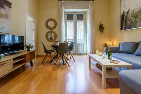 TV and multimedia, Balcony/Terrace, Living room, Dining area