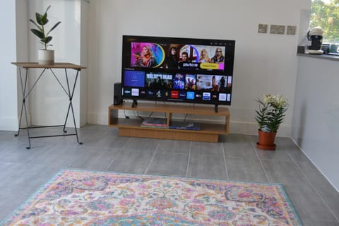 Communal lounge/ TV room, TV and multimedia, Evening entertainment