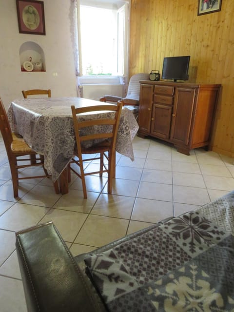 TV and multimedia, Kitchen or kitchenette, Seating area, Dining area