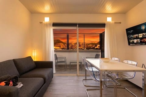TV and multimedia, Living room, Seating area, Dining area, Evening entertainment, Sunset