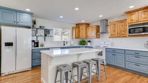 dishwasher, minibar, toaster, kitchen