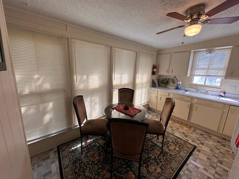 Carriage Inn - Tarpley Suite 5 Bed and Breakfast in Bandera