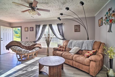 Bring Your Pets! Midway Abode with Yard and Fire Pit House in Cherokee Reservoir