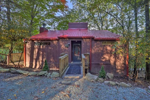 Ski Resort Cabin with Deck in Beech Mountain! Cabin in Beech Mountain
