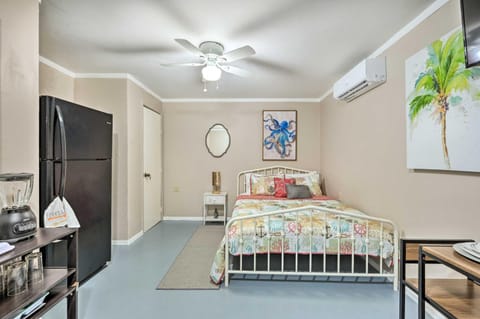 4 Mi to Beaches Cozy Studio in Port Richey! Apartment in Bayonet Point