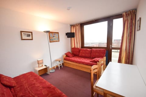 Bed, Living room
