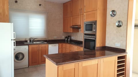 Villa Victoria 400 meters to the beach Villa in Peyia