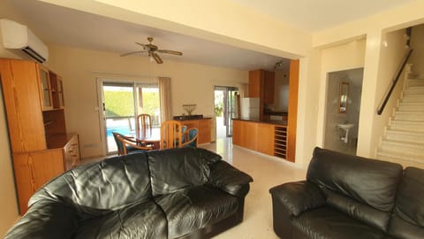 Villa Victoria 400 meters to the beach Villa in Peyia