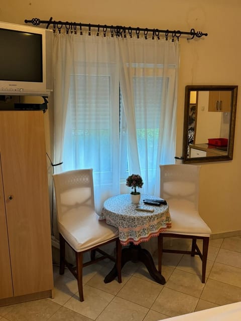 Studio on the coast, with a view of the sunrise,free we-fi Apartment in Dobrota