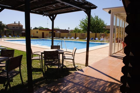 Restaurant/places to eat, Swimming pool