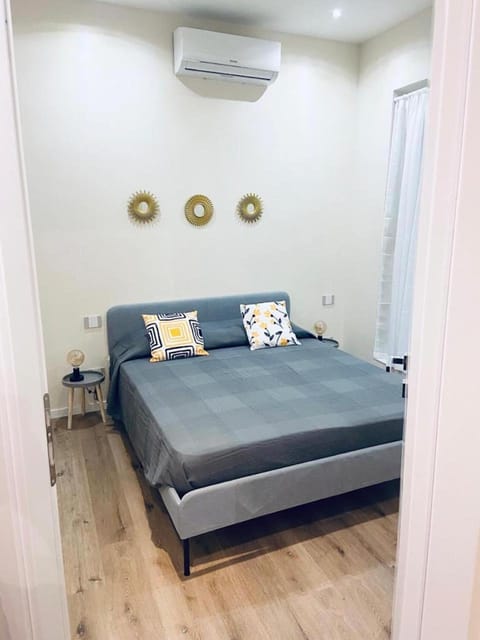 Bed, Bedroom, air conditioner